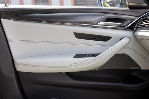 BMW M5 COMPETITION 4.4 V8 37