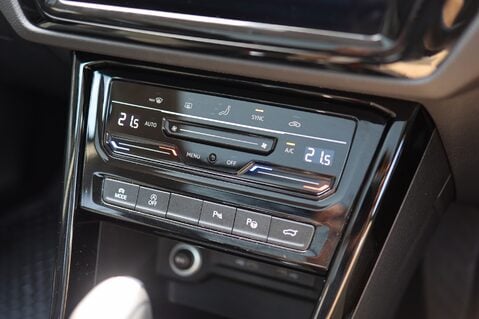 Volkswagen Touran SEL 1.5 TSI DSG 7 SEAT 24