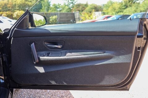 BMW 4 Series M4 CS 3.0 BiTURBO DCT 39