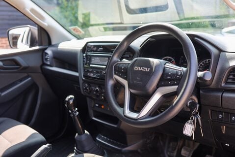 Isuzu D-Max 1.9 UTILITY DCB MANUAL 10