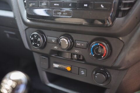 Isuzu D-Max 1.9 UTILITY DCB MANUAL 15