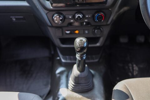 Isuzu D-Max 1.9 UTILITY DCB MANUAL 17