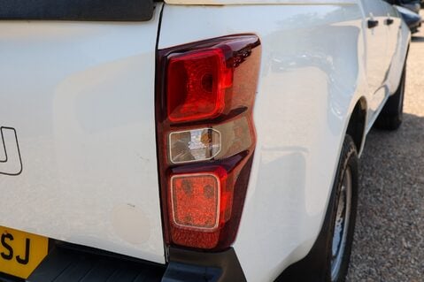 Isuzu D-Max 1.9 UTILITY DCB MANUAL 25