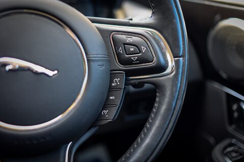 Jaguar XJ 3.0 D V6 PORTFOLIO 31