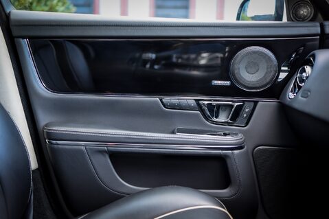 Jaguar XJ 3.0 D V6 PORTFOLIO 35