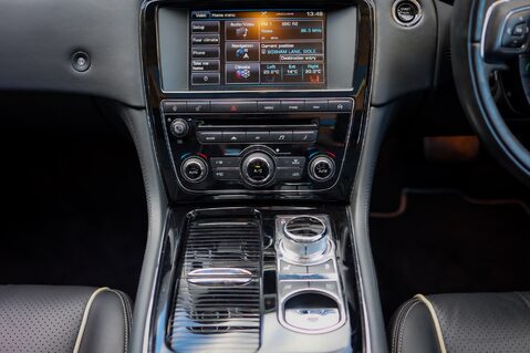 Jaguar XJ 3.0 D V6 PORTFOLIO 19