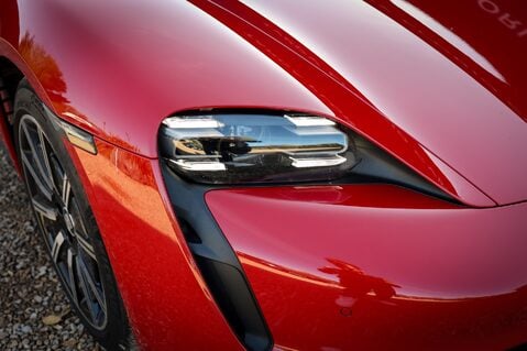 Porsche Taycan Performance EV 33