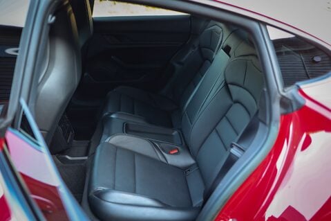 Porsche Taycan Performance EV 32