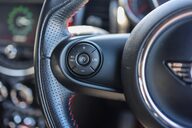 Mini Hatch 2.0 JOHN COOPER WORKS MANUAL 26