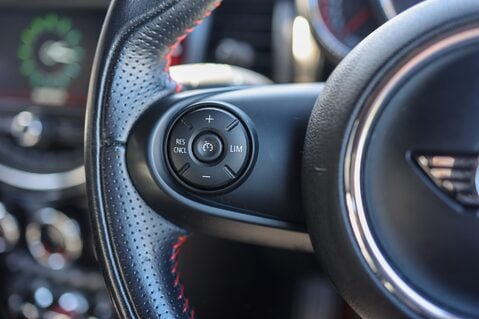 Mini Hatch 2.0 JOHN COOPER WORKS MANUAL 26