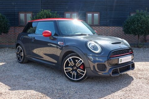 Mini Hatch 2.0 JOHN COOPER WORKS MANUAL 38