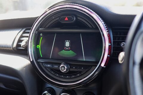 Mini Hatch 2.0 JOHN COOPER WORKS MANUAL 17