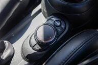 Mini Hatch 2.0 JOHN COOPER WORKS MANUAL 23