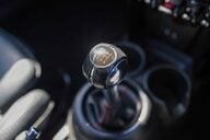 Mini Hatch 2.0 JOHN COOPER WORKS MANUAL 22