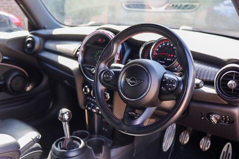 Mini Hatch 2.0 JOHN COOPER WORKS MANUAL 13