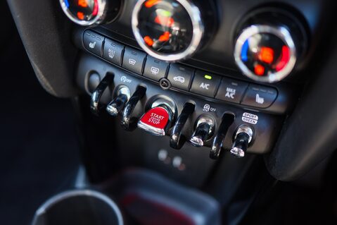 Mini Hatch 2.0 JOHN COOPER WORKS MANUAL 15