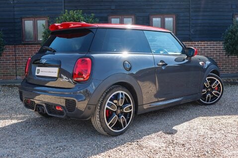 Mini Hatch 2.0 JOHN COOPER WORKS MANUAL 47