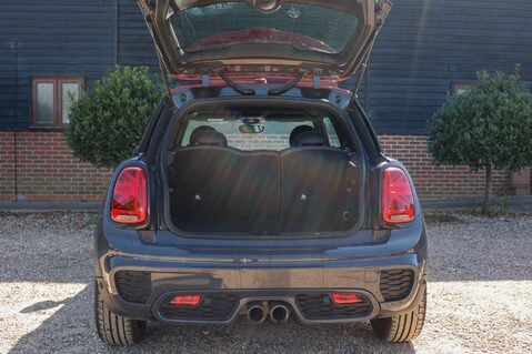 Mini Hatch 2.0 JOHN COOPER WORKS MANUAL 46