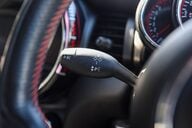 Mini Hatch 2.0 JOHN COOPER WORKS MANUAL 28