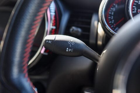 Mini Hatch 2.0 JOHN COOPER WORKS MANUAL 28