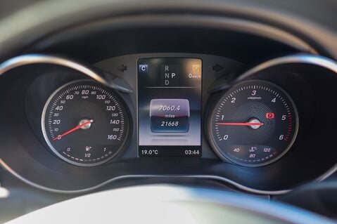 Mercedes-Benz C Class C250D 2.1 AMG LINE PREMIUM PLUS CABRIOLET 32