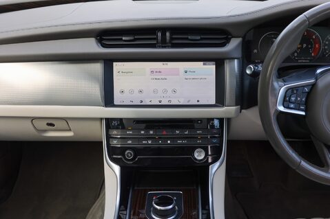 Jaguar XF 2.0 D PORTFOLIO AWD 14