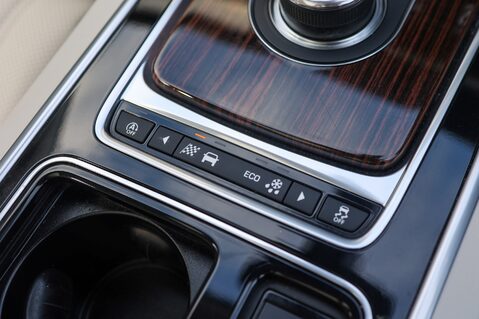 Jaguar XF 2.0 D PORTFOLIO AWD 22
