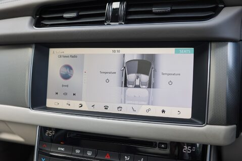 Jaguar XF 2.0 D PORTFOLIO AWD 19