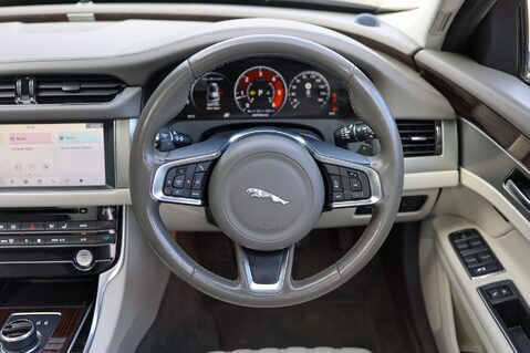 Jaguar XF 2.0 D PORTFOLIO AWD 13