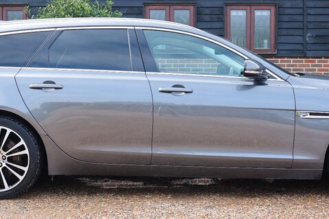 Jaguar XF 2.0 D PORTFOLIO AWD 9