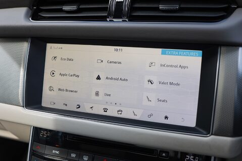 Jaguar XF 2.0 D PORTFOLIO AWD 17
