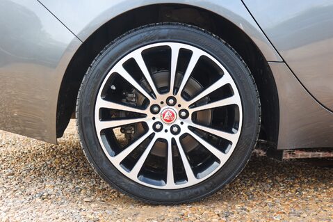 Jaguar XF 2.0 D PORTFOLIO AWD 10