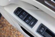 Jaguar XF 2.0 D PORTFOLIO AWD 32