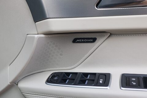 Jaguar XF 2.0 D PORTFOLIO AWD 33