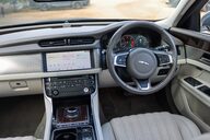 Jaguar XF 2.0 D PORTFOLIO AWD 3