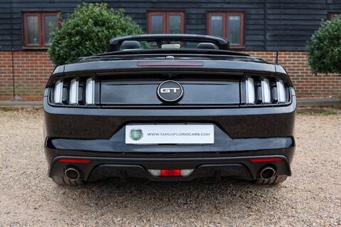 Ford Mustang GT 5.0  V8 MANUAL CABRIOLET 6