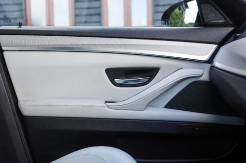 BMW M5 4.4 V8 AUTO 51