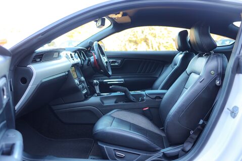 Ford Mustang 2.3 ECOBOOST AUTO 3