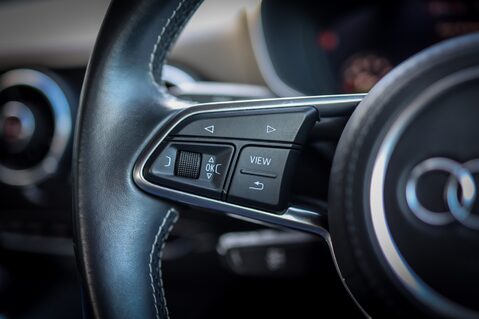 Audi TT S 2.0 TFSI QUATTRO BLACK EDITION S-TRONIC 17