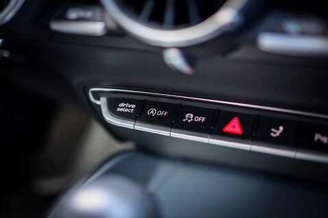 Audi TT S 2.0 TFSI QUATTRO BLACK EDITION S-TRONIC 32