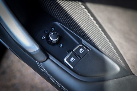 Audi TT S 2.0 TFSI QUATTRO BLACK EDITION S-TRONIC 26