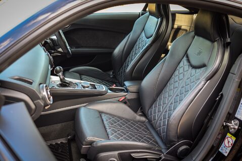Audi TT S 2.0 TFSI QUATTRO BLACK EDITION S-TRONIC 15