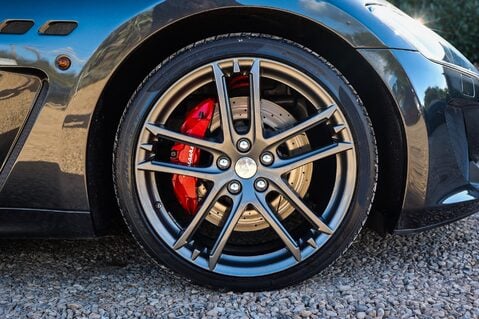 Maserati Grancabrio MC 4.7 V8 12