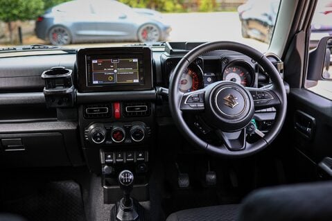 Suzuki Jimny SZ5 1.5 MANUAL 3