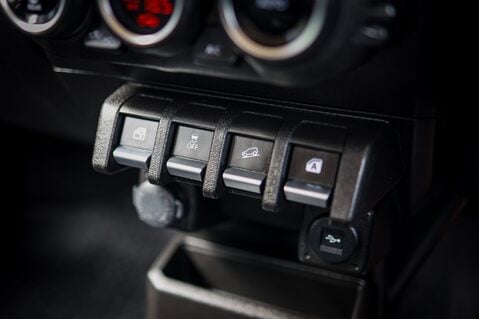 Suzuki Jimny SZ5 1.5 MANUAL 31