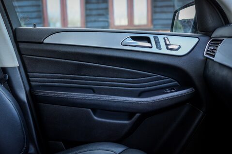 Mercedes-Benz GLE 250D 2.2 4MATIC AMG LINE 32