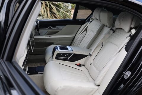 BMW 7 Series M760LI XDRIVE 6.6 V12 16