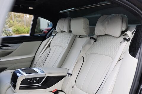 BMW 7 Series M760LI XDRIVE 6.6 V12 55