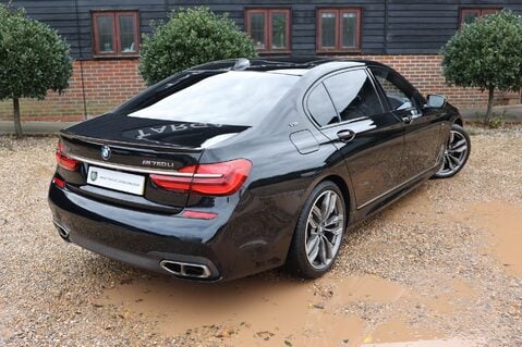 BMW 7 Series M760LI XDRIVE 6.6 V12 9