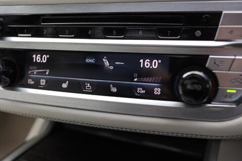 BMW 7 Series M760LI XDRIVE 6.6 V12 35